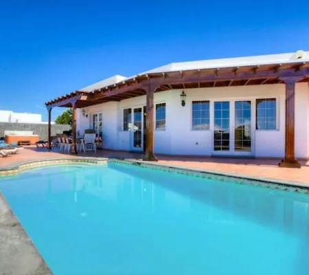 Puerto Del Carmen Sleeps 8 With Pool And Wifi