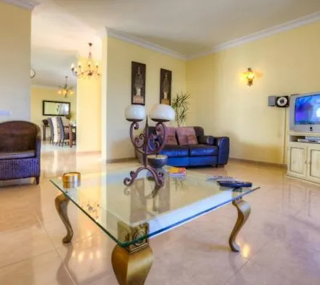Puerto Del Carmen Sleeps 8 With Pool And Wifi Vila *