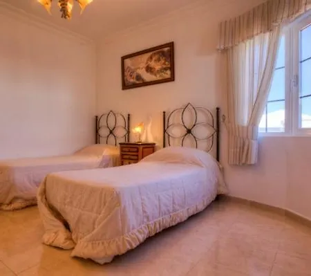 Vila Puerto Del Carmen Sleeps 8 With Pool And Wifi *