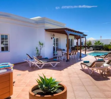 Puerto Del Carmen Sleeps 8 With Pool And Wifi Vila Puerto del Carmen (Lanzarote)