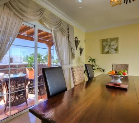 Vila Puerto Del Carmen Sleeps 8 With Pool And Wifi